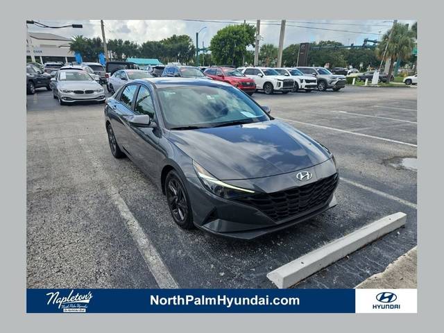 2023 Hyundai Elantra SEL FWD photo