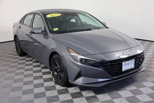 2023 Hyundai Elantra SEL FWD photo