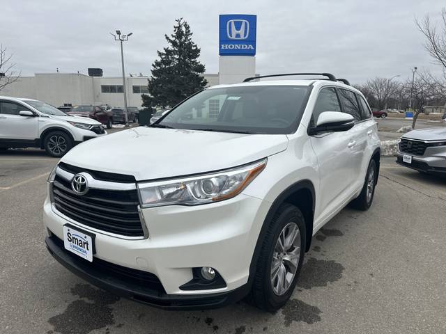 2015 Toyota Highlander LE AWD photo