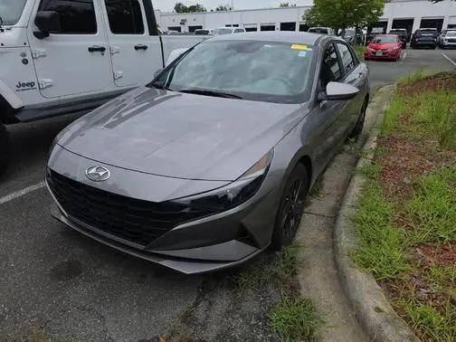 2023 Hyundai Elantra SEL FWD photo