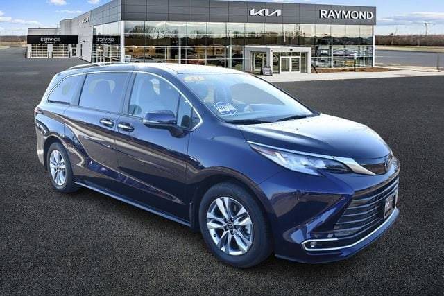 2023 Toyota Sienna Limited AWD photo