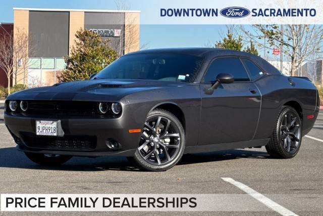 2023 Dodge Challenger SXT RWD photo