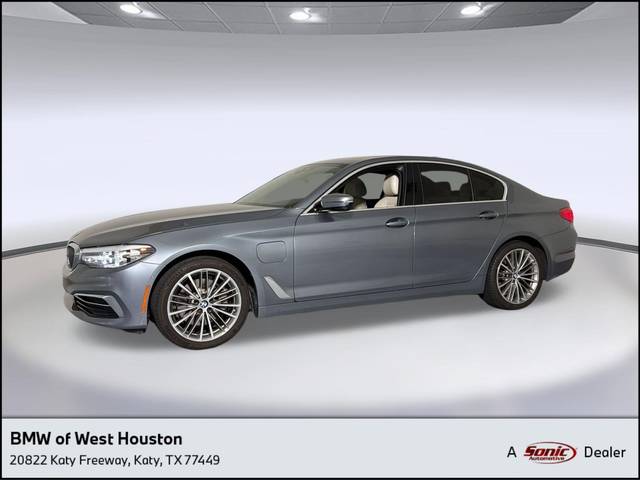 2020 BMW 5 Series 530e iPerformance RWD photo