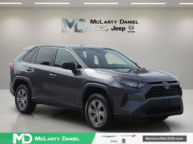 2022 Toyota RAV4 LE FWD photo