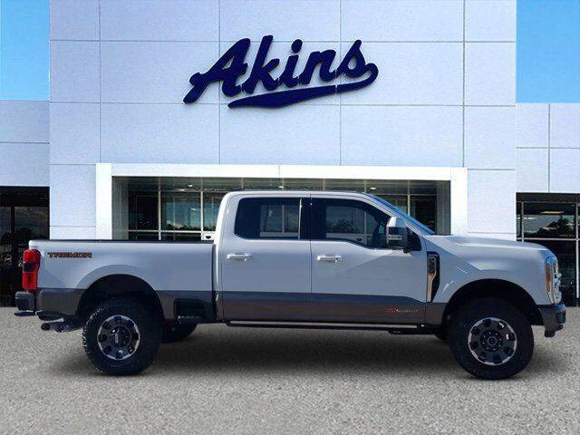 2023 Ford F-350 Super Duty King Ranch 4WD photo
