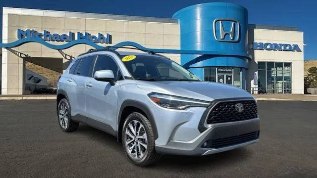 2023 Toyota Corolla Cross XLE FWD photo