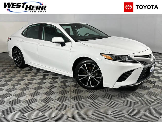 2020 Toyota Camry SE FWD photo