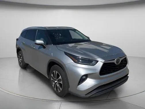 2021 Toyota Highlander XLE FWD photo