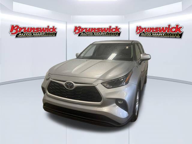 2023 Toyota Highlander LE FWD photo