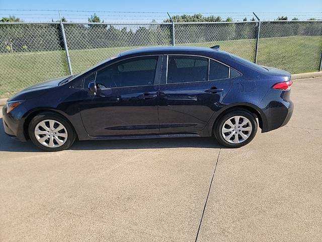2023 Toyota Corolla LE FWD photo
