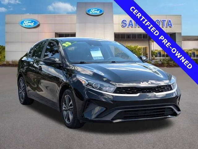 2023 Kia Forte LXS FWD photo