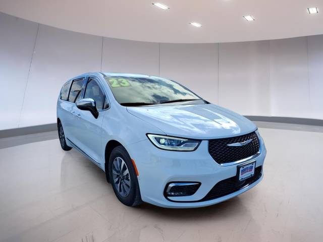 2023 Chrysler Pacifica Minivan Hybrid Limited FWD photo