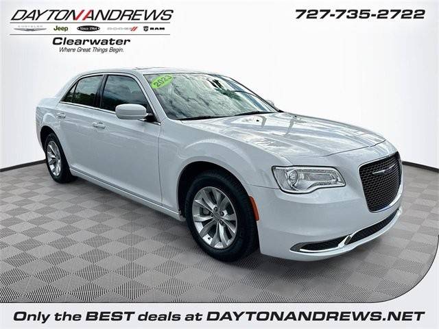 2023 Chrysler 300 Touring RWD photo