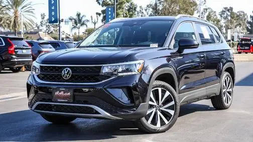 2023 Volkswagen Taos SE FWD photo