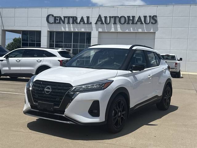 2023 Nissan Kicks SR FWD photo