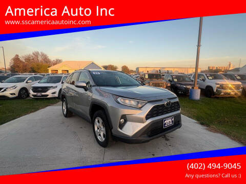 2020 Toyota RAV4 XLE FWD photo