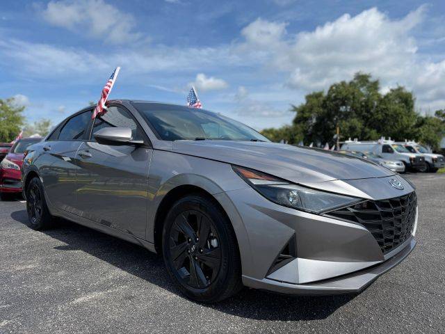 2023 Hyundai Elantra SEL FWD photo