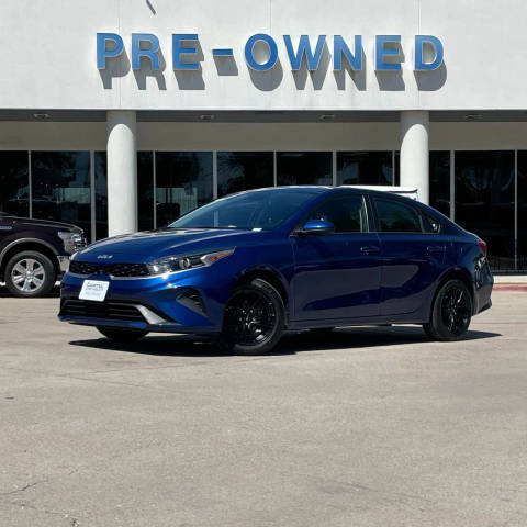 2023 Kia Forte LXS FWD photo