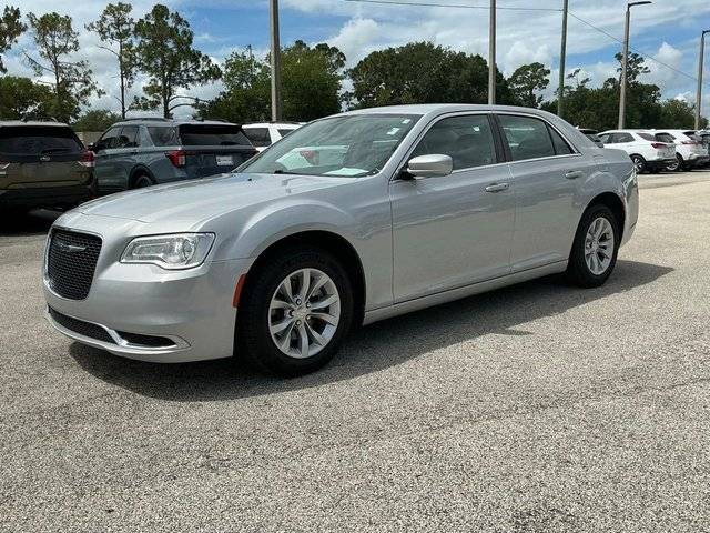 2023 Chrysler 300 Touring RWD photo