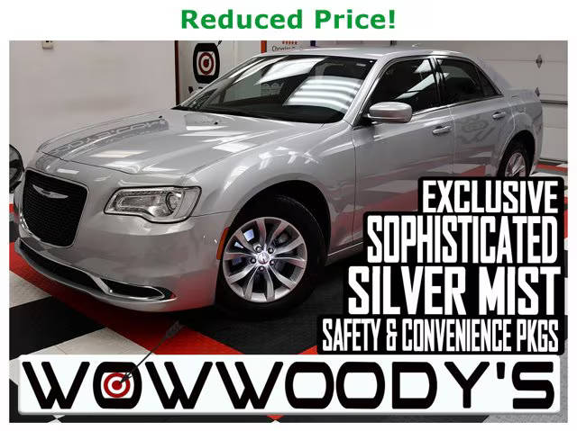 2023 Chrysler 300 Touring RWD photo