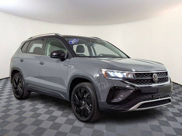 2023 Volkswagen Taos SE AWD photo