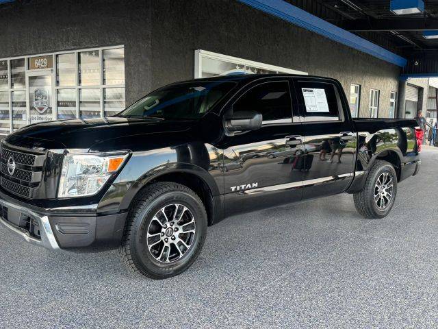 2022 Nissan Titan SV RWD photo