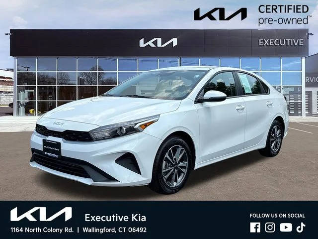 2023 Kia Forte LXS FWD photo
