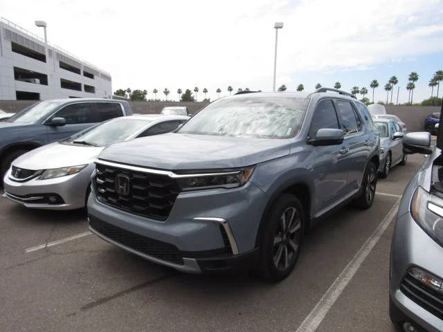 2023 Honda Pilot Touring AWD photo