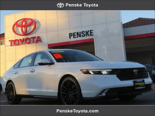 2023 Honda Accord Touring FWD photo