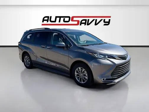 2023 Toyota Sienna XLE AWD photo