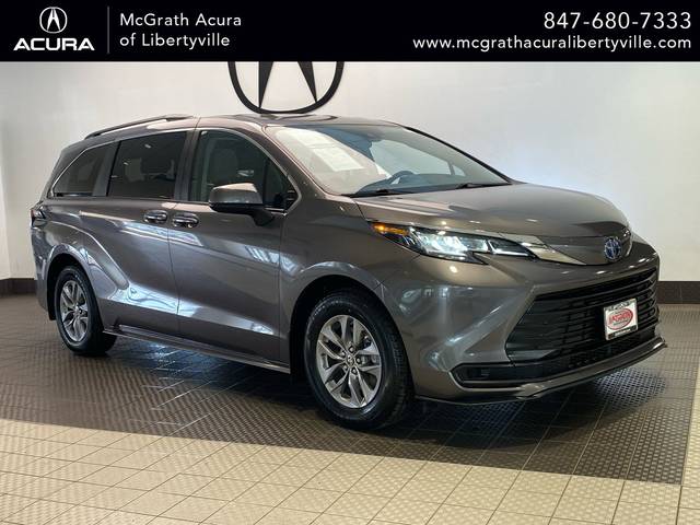 2023 Toyota Sienna LE FWD photo