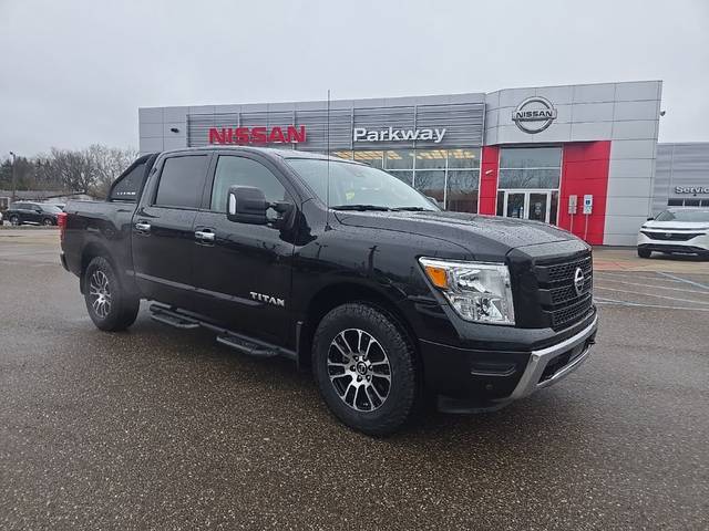 2021 Nissan Titan SV 4WD photo