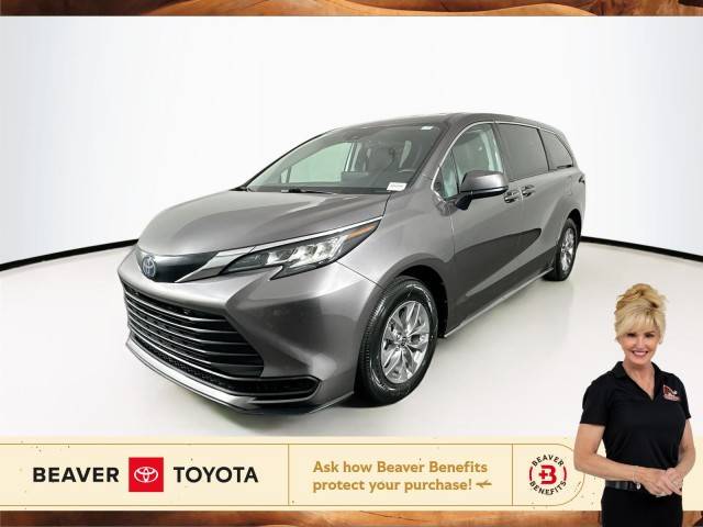 2022 Toyota Sienna LE FWD photo