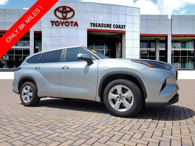 2023 Toyota Highlander LE FWD photo
