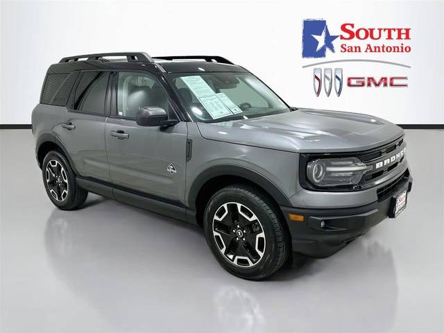 2023 Ford Bronco Sport Outer Banks 4WD photo