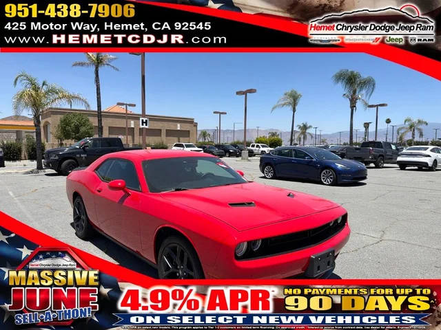 2023 Dodge Challenger SXT RWD photo