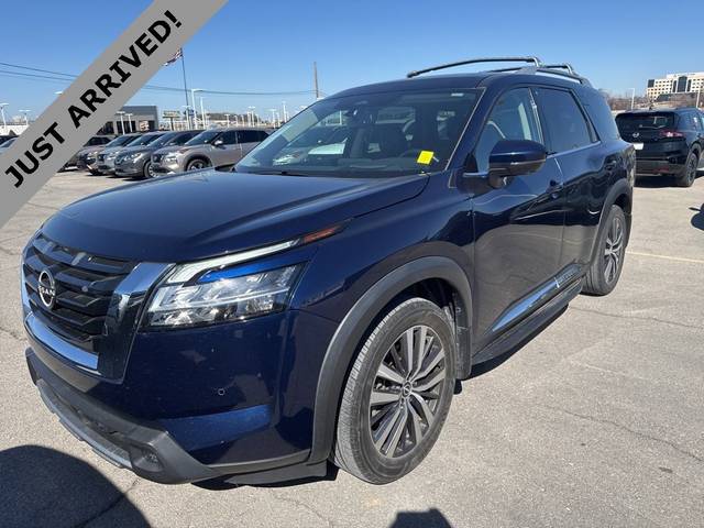 2022 Nissan Pathfinder Platinum 4WD photo