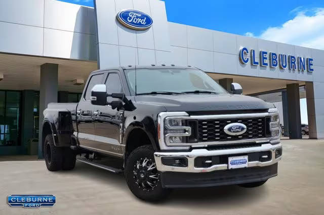 2023 Ford F-350 Super Duty LARIAT 4WD photo