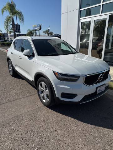 2020 Volvo XC40 Momentum AWD photo