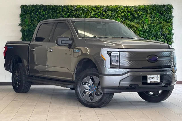2023 Ford F-150 Lightning XLT AWD photo