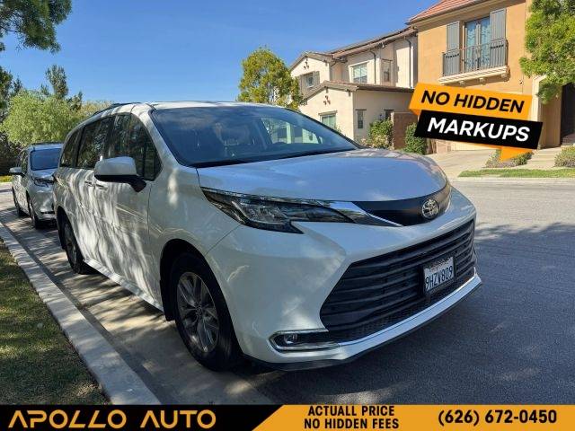 2023 Toyota Sienna XLE AWD photo