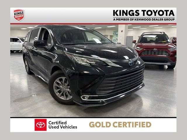 2023 Toyota Sienna XLE FWD photo