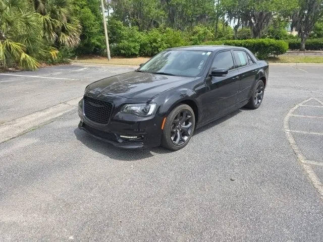 2023 Chrysler 300 Touring L RWD photo