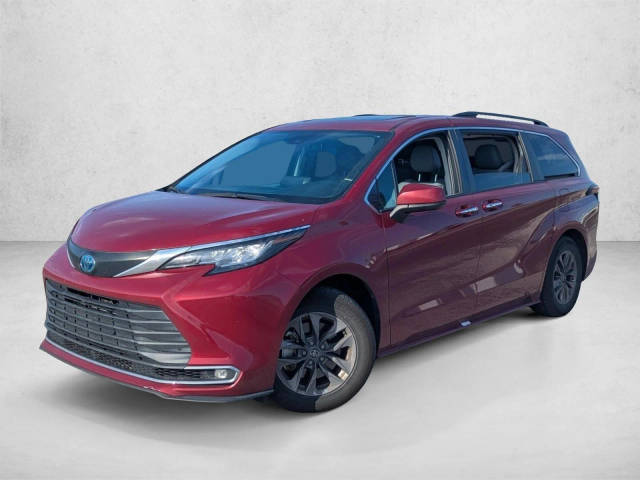 2023 Toyota Sienna XLE FWD photo