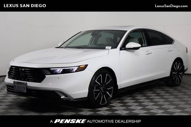 2023 Honda Accord Touring FWD photo