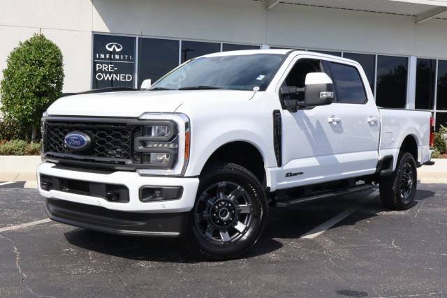 2023 Ford F-250 Super Duty LARIAT 4WD photo