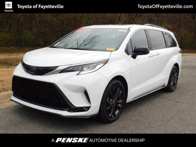 2023 Toyota Sienna XSE FWD photo