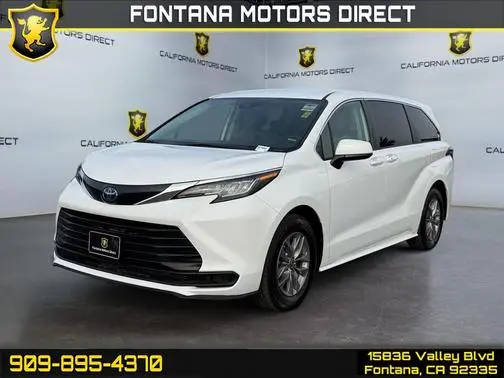 2022 Toyota Sienna LE FWD photo