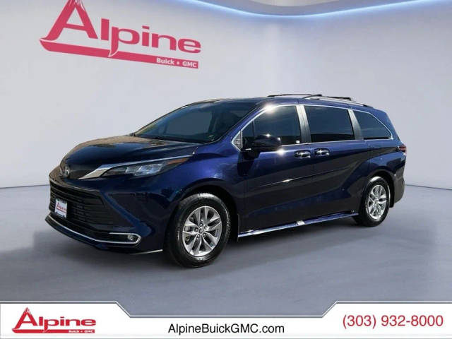 2022 Toyota Sienna XLE FWD photo