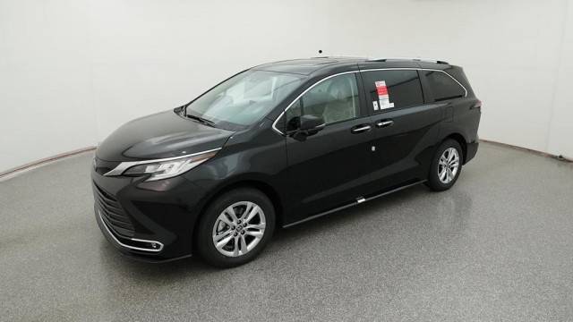 2023 Toyota Sienna Limited FWD photo